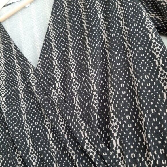 BCBGeneration V-neck Mini Dress Long Sleeve  Faux Wrap Sz S - Picture 7 of 13